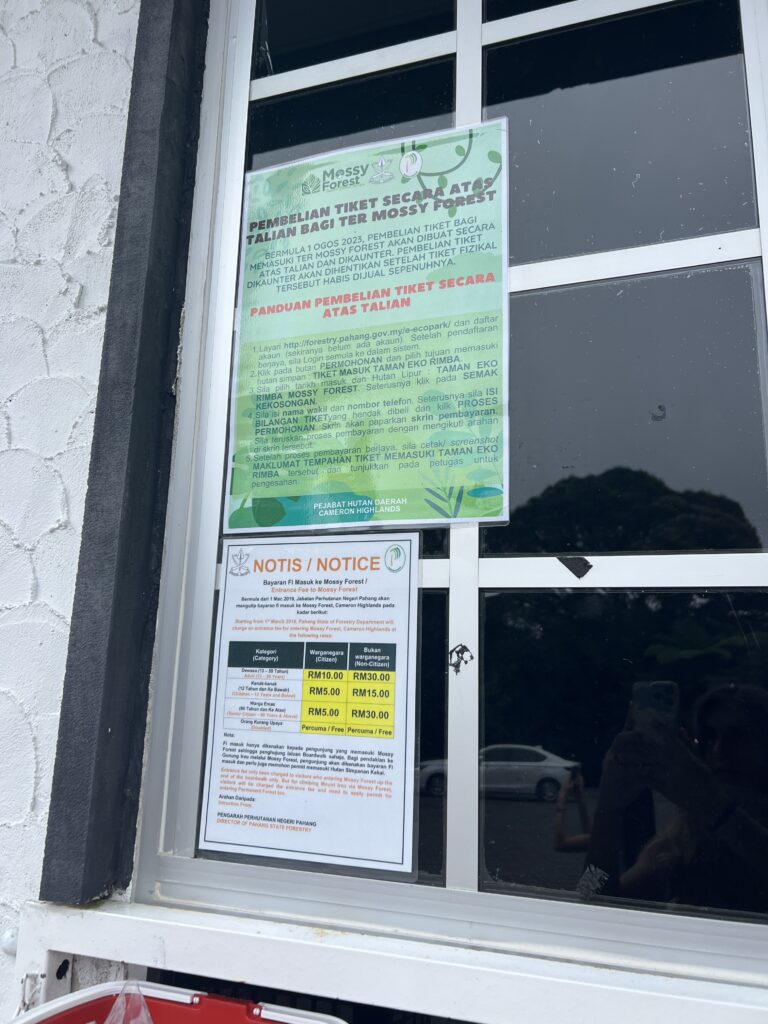 Cost board at the entrance to the boardwalk of the mossy forest. 